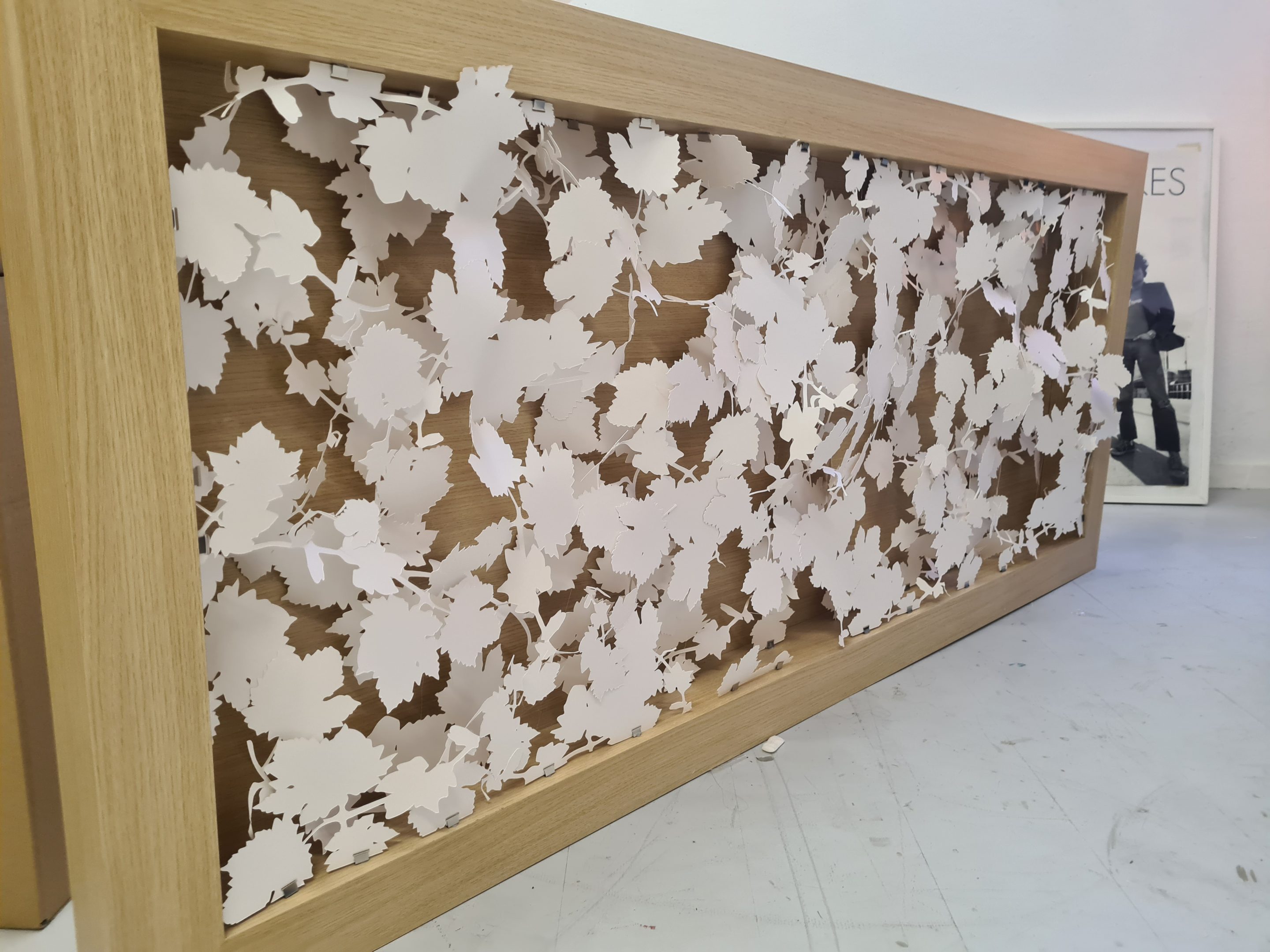Panel de papel troquelado