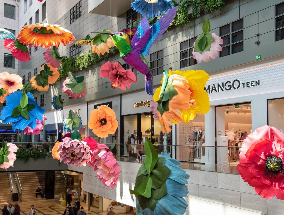 Flores gigantes papel missmsmith arte barcelona illa diagonal