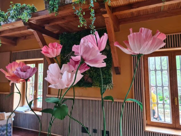 Flores grandes de papel silvestres